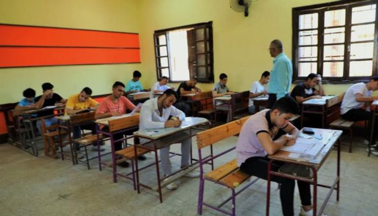 ماذا اختار طلاب الإعدادية وأولياء الأمور؟.. 11 إختلافًا بين البكالوريا والثانوية العامة